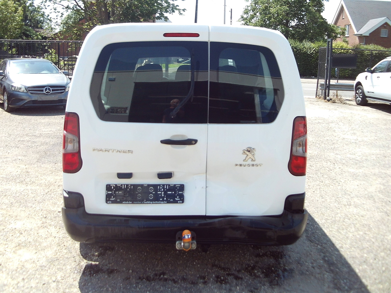 Peugeot Partner PARTNER1.2 BENZINNE DUB CAB.5 PL !!!MET SCHADE!!!!!!! — photo 4