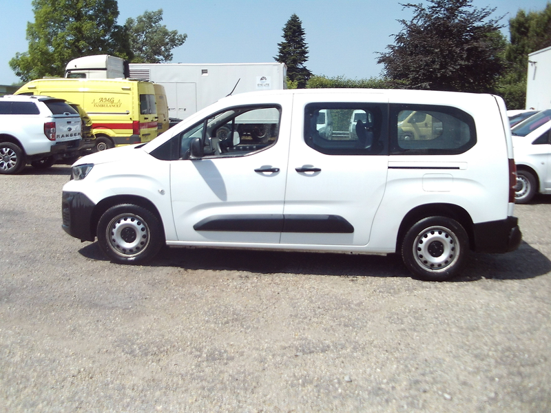 Peugeot Partner PARTNER1.2 BENZINNE DUB CAB.5 PL !!!MET SCHADE!!!!!!!
