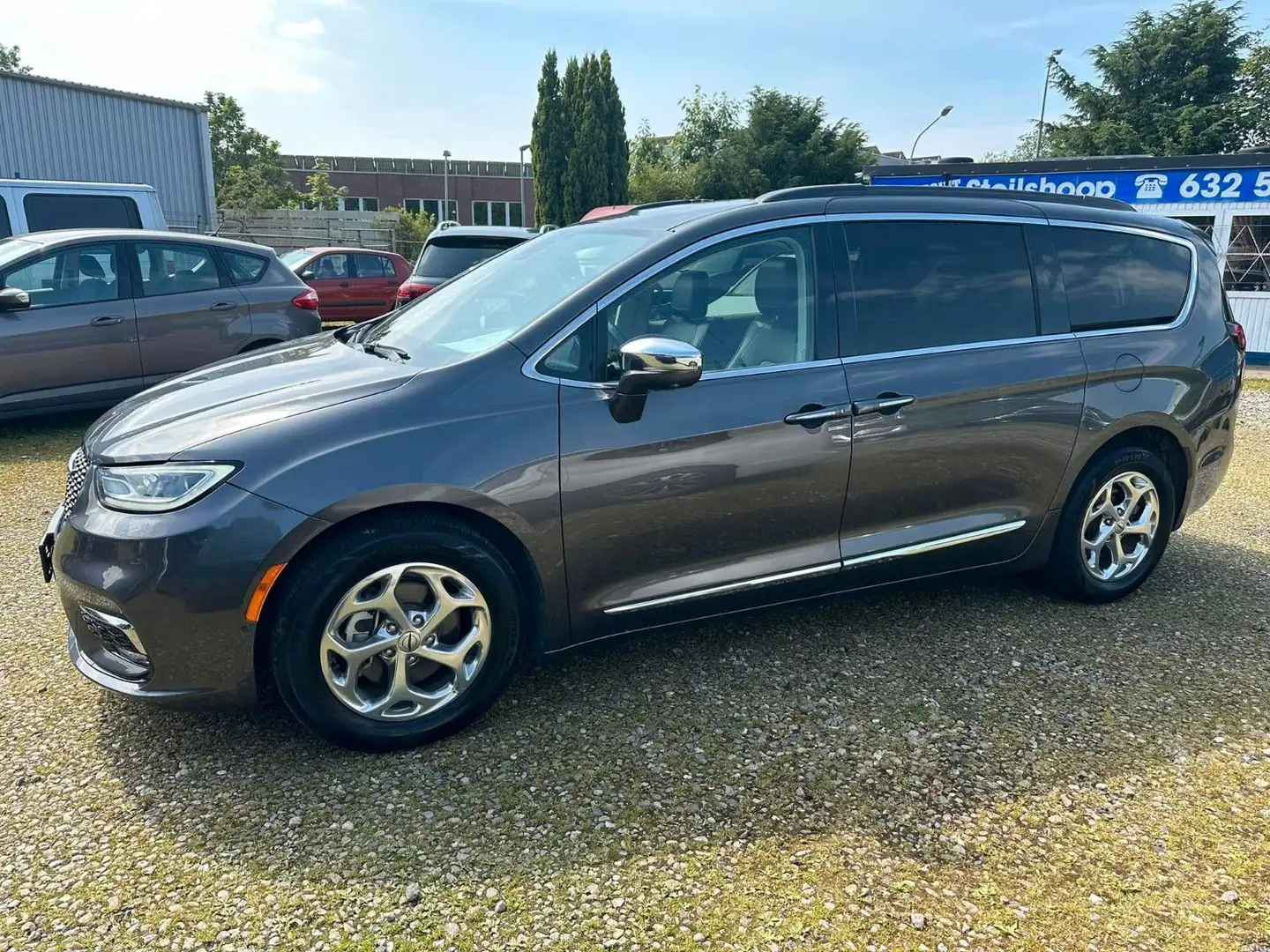 Chrysler Pacifica Chrysler Pacifica 3,6 Limited  + 7 weitere Gris - 1