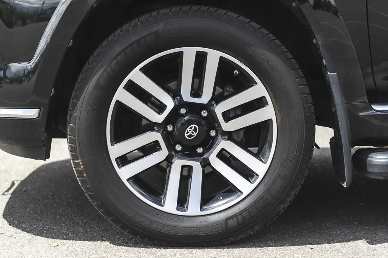 Toyota 4-Runner снимка Toyota 4-Runner