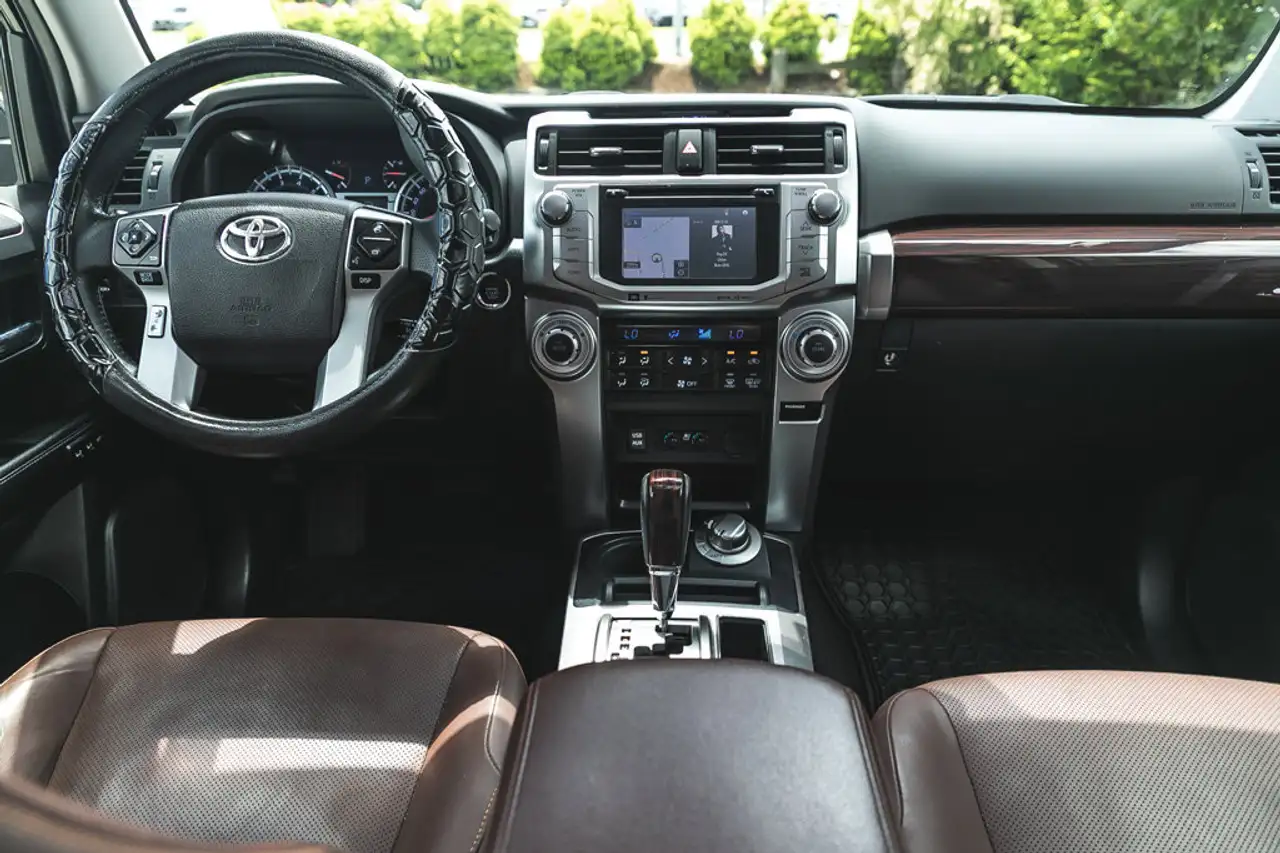 Toyota 4-Runner снимка Toyota 4-Runner