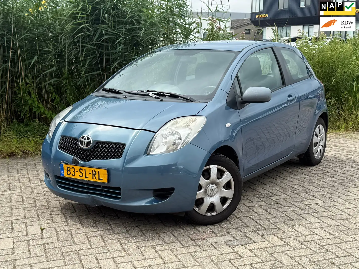 Toyota Yaris 1.3 VVTi Sol Airco Elektrische Ramen Trekhaak apk Grijs - 1
