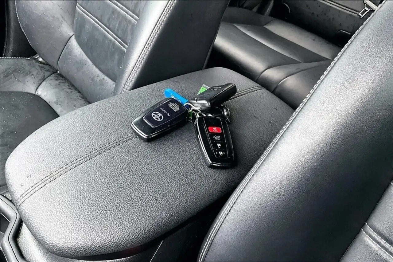 Toyota RAV 4 снимка Toyota RAV 4