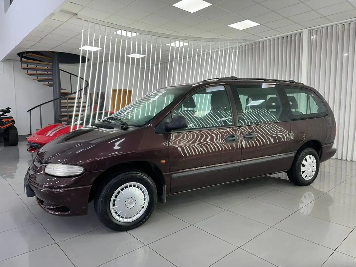 Chrysler Voyager 2.4i SE Violett - 2