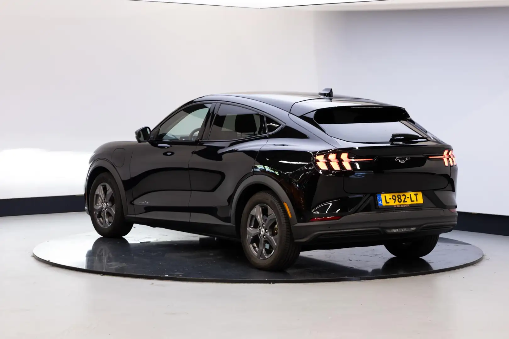 Ford Mustang Mach-E RWD 75 kWh Black - 2