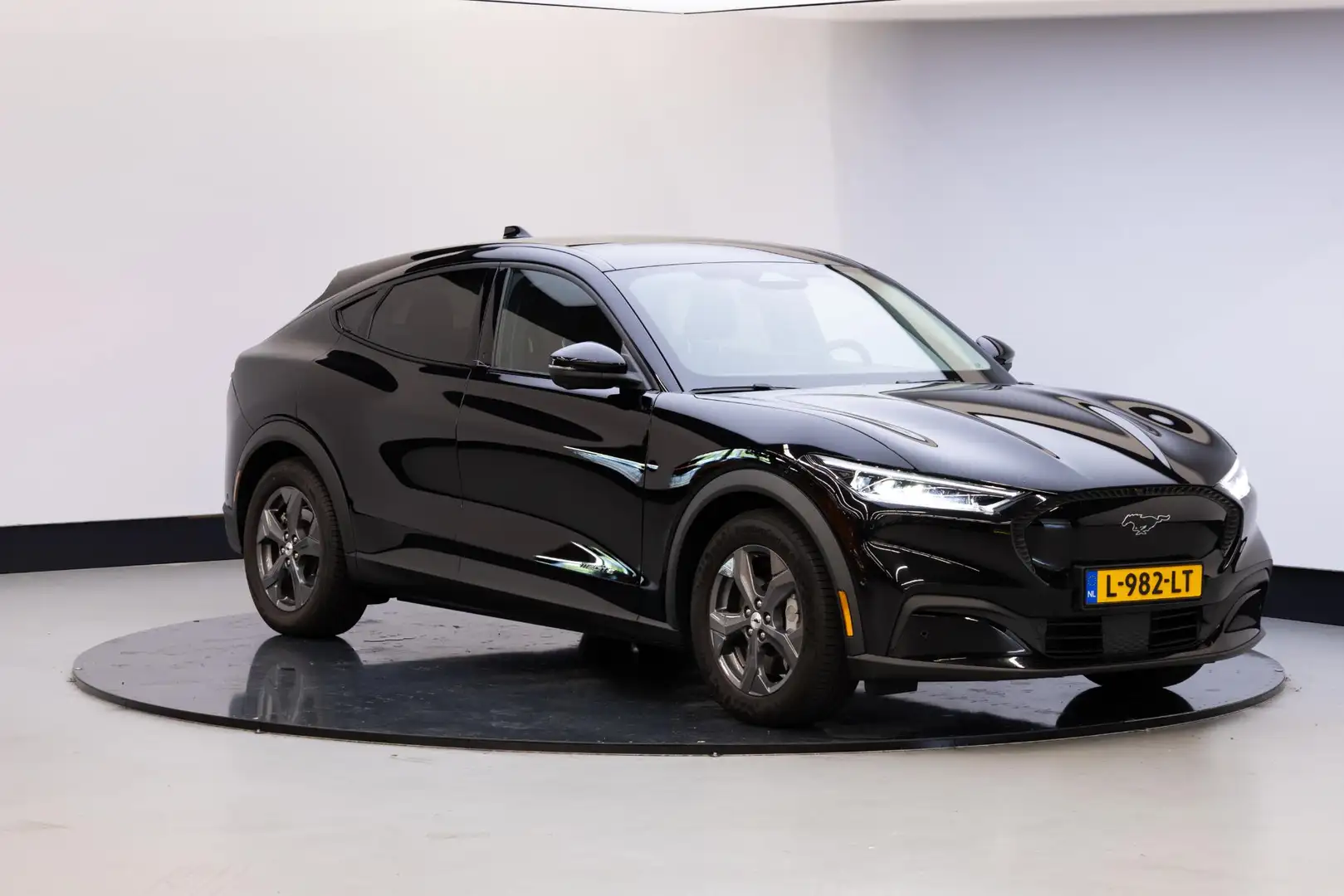 Ford Mustang Mach-E RWD 75 kWh Black - 1