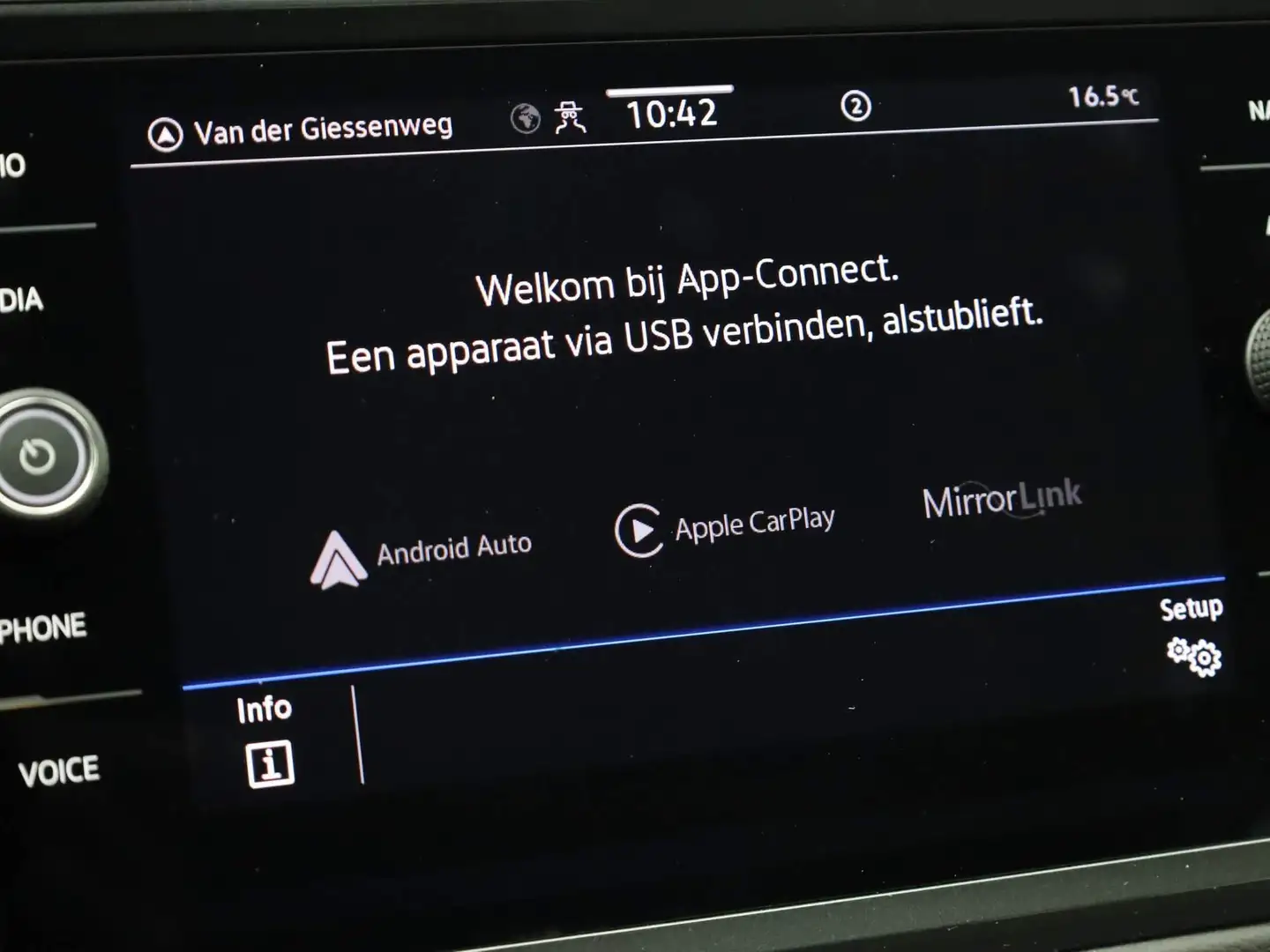 Volkswagen Tiguan 1.5TSI/150PK Life · Navigatie · Parkeersensoren · Grijs - 2