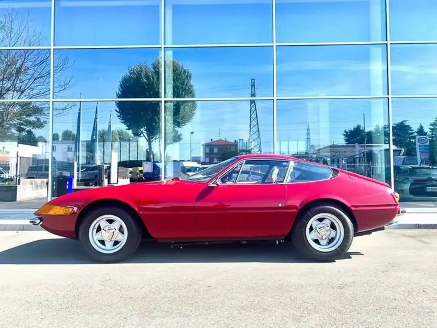 Ferrari Daytona 365 GTB 4 crvena - 1