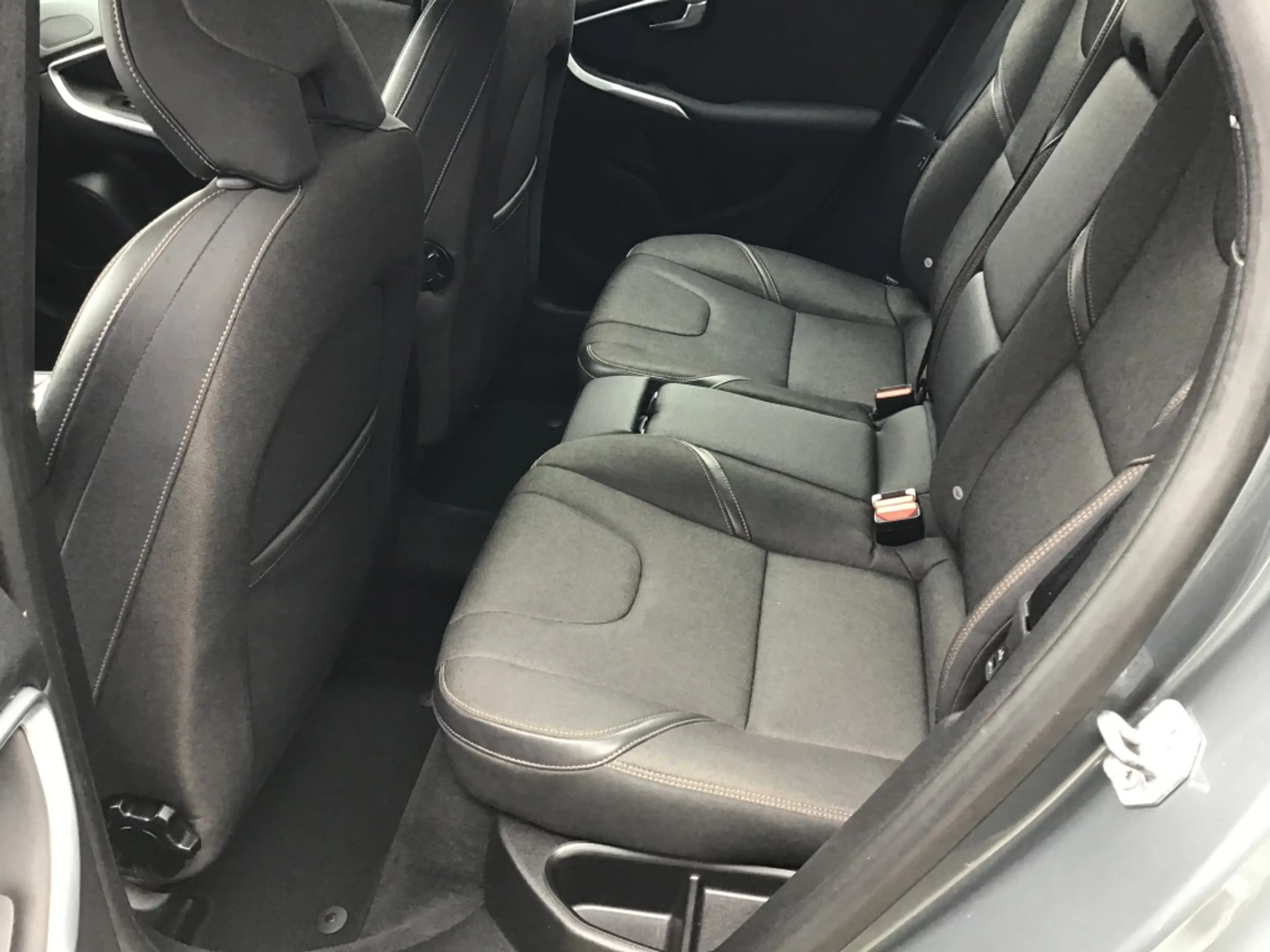 Volvo V40 Cross Country 1.6 T4 Momentum — photo 11