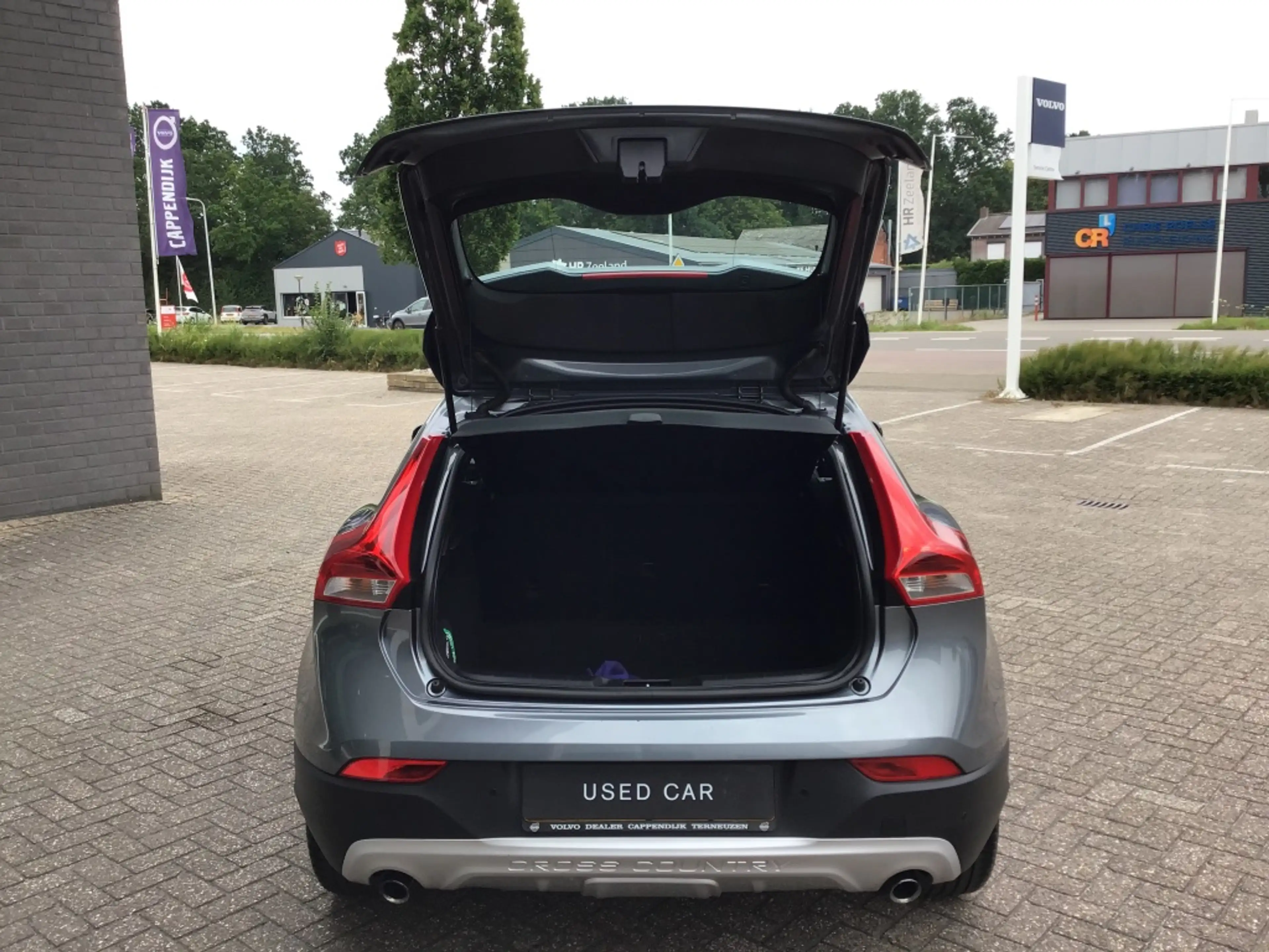 Volvo V40 Cross Country 1.6 T4 Momentum — photo 5