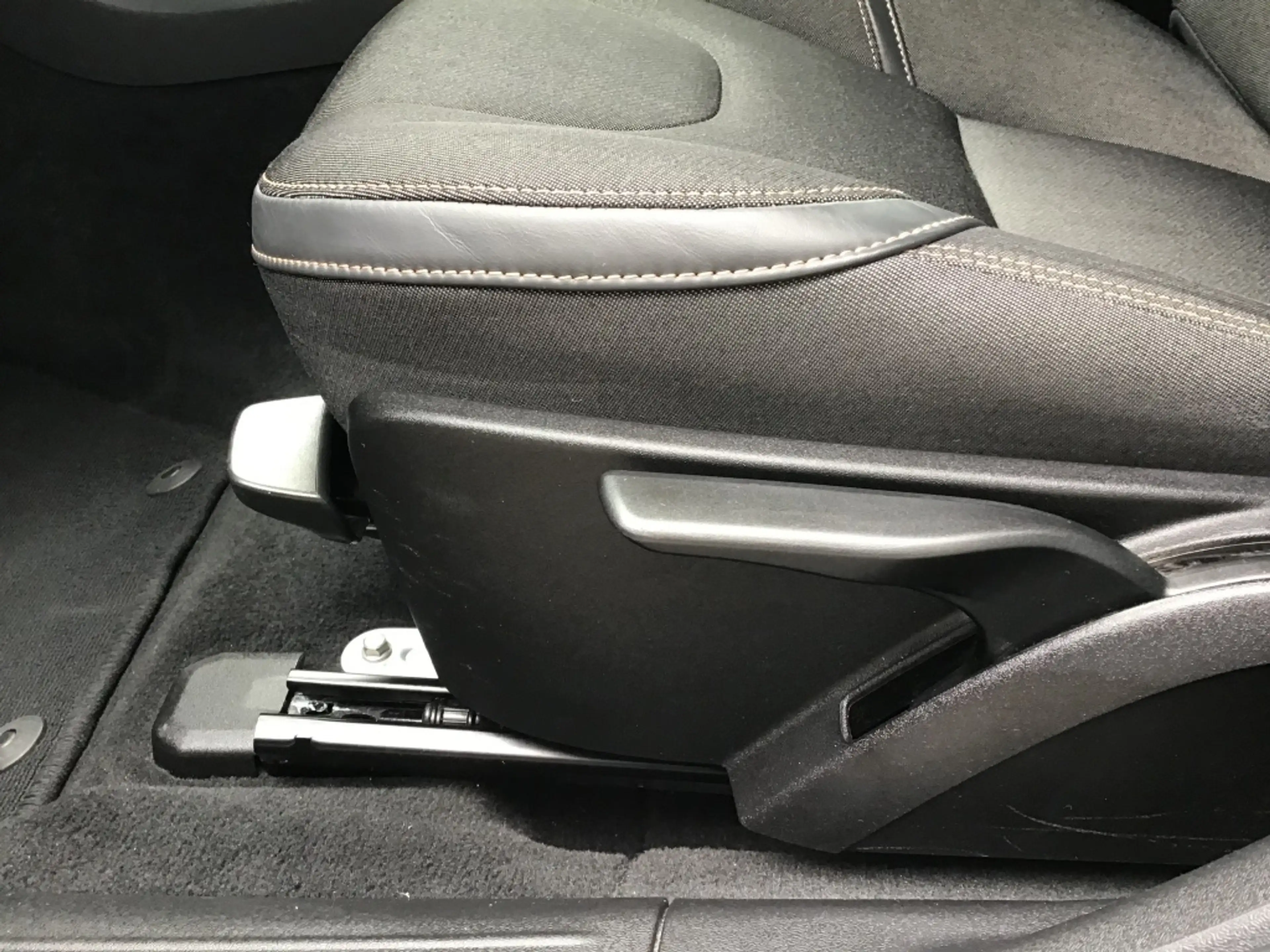 Volvo V40 Cross Country 1.6 T4 Momentum — photo 9