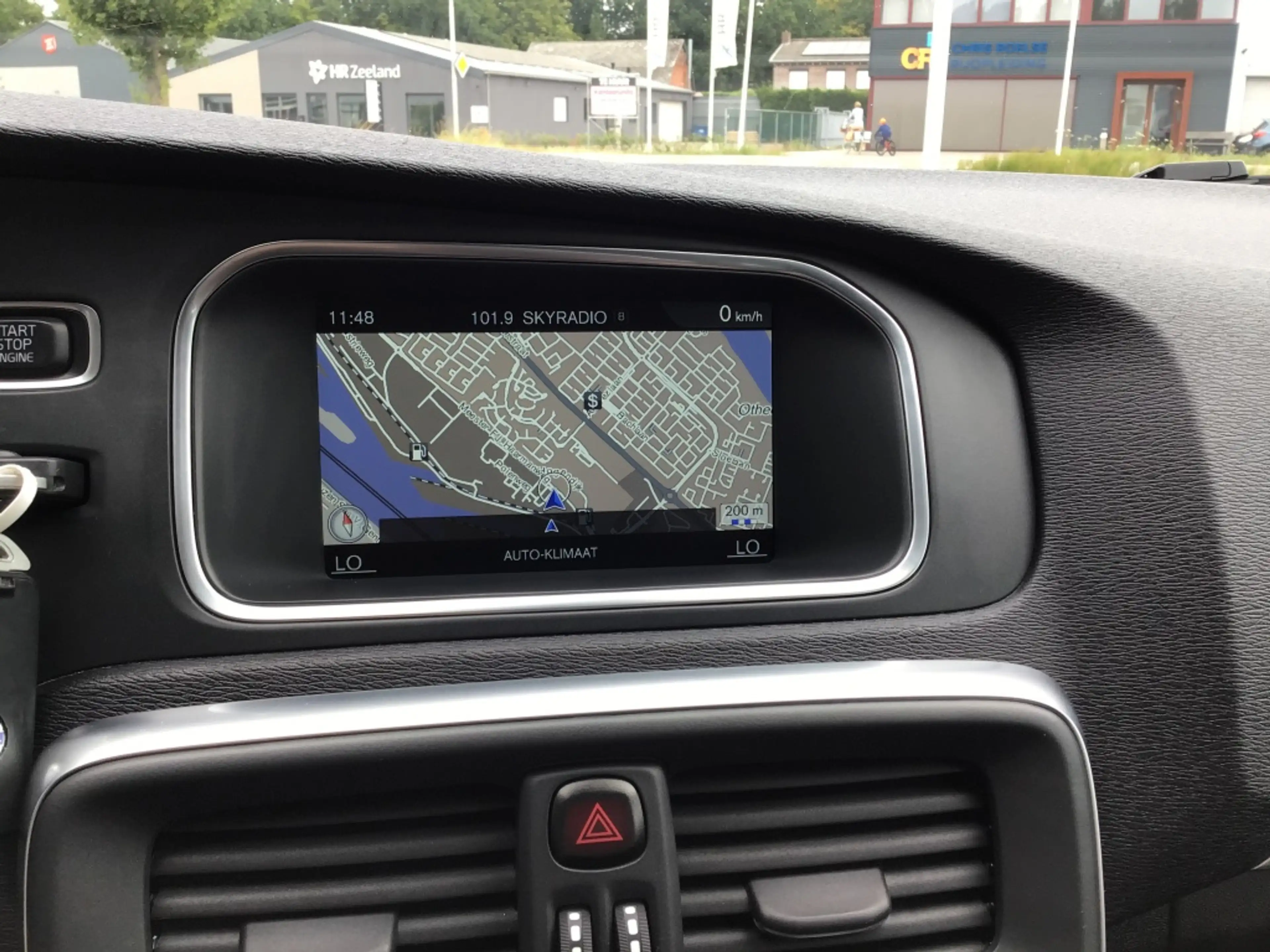 Volvo V40 Cross Country 1.6 T4 Momentum — photo 18