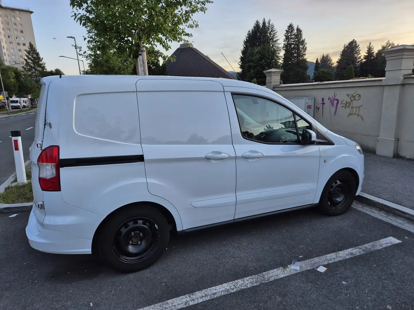 Ford Transit Courier 1,5 TDCi Trend Weiß - 1