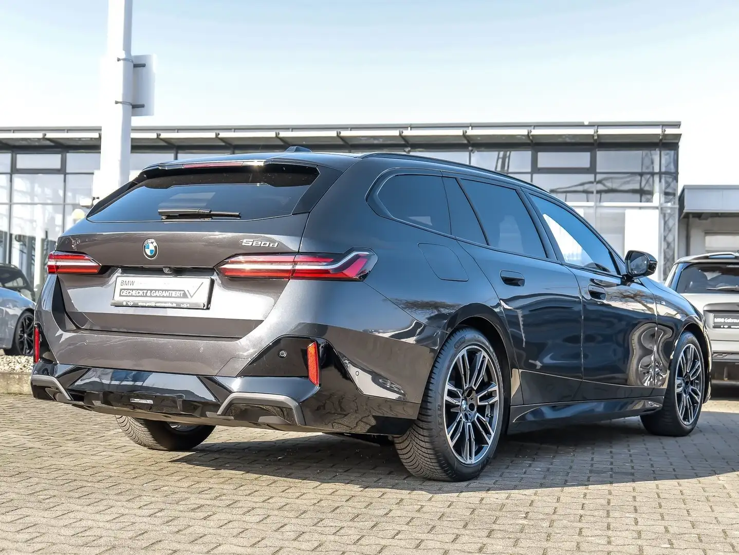 BMW 520 d Touring M Sport HuD+AHK+Standhzg.+LED+Hifi+Alarm Grau - 2