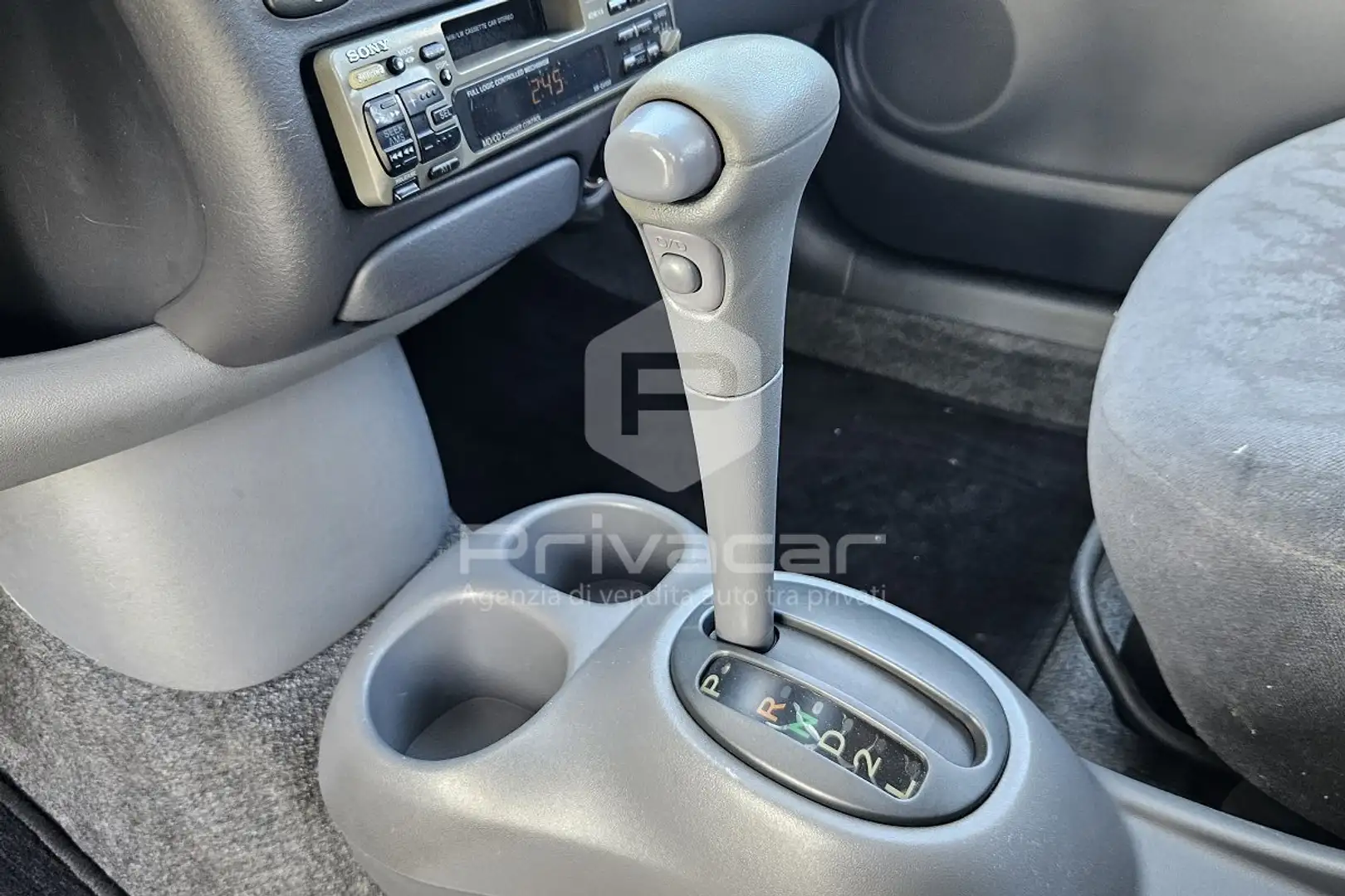 Toyota Yaris 1.3i 16V cat 5 porte aut. Sol Argento - 2