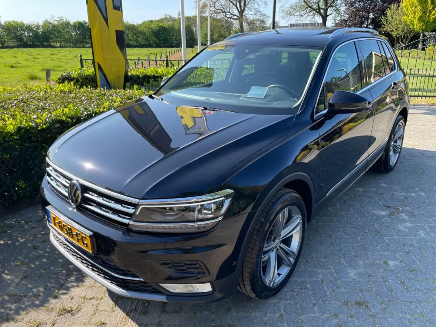 Volkswagen Tiguan 2.0 TSI 132 kW 4Motion Highline Pano / HUD / Leder Noir - 1