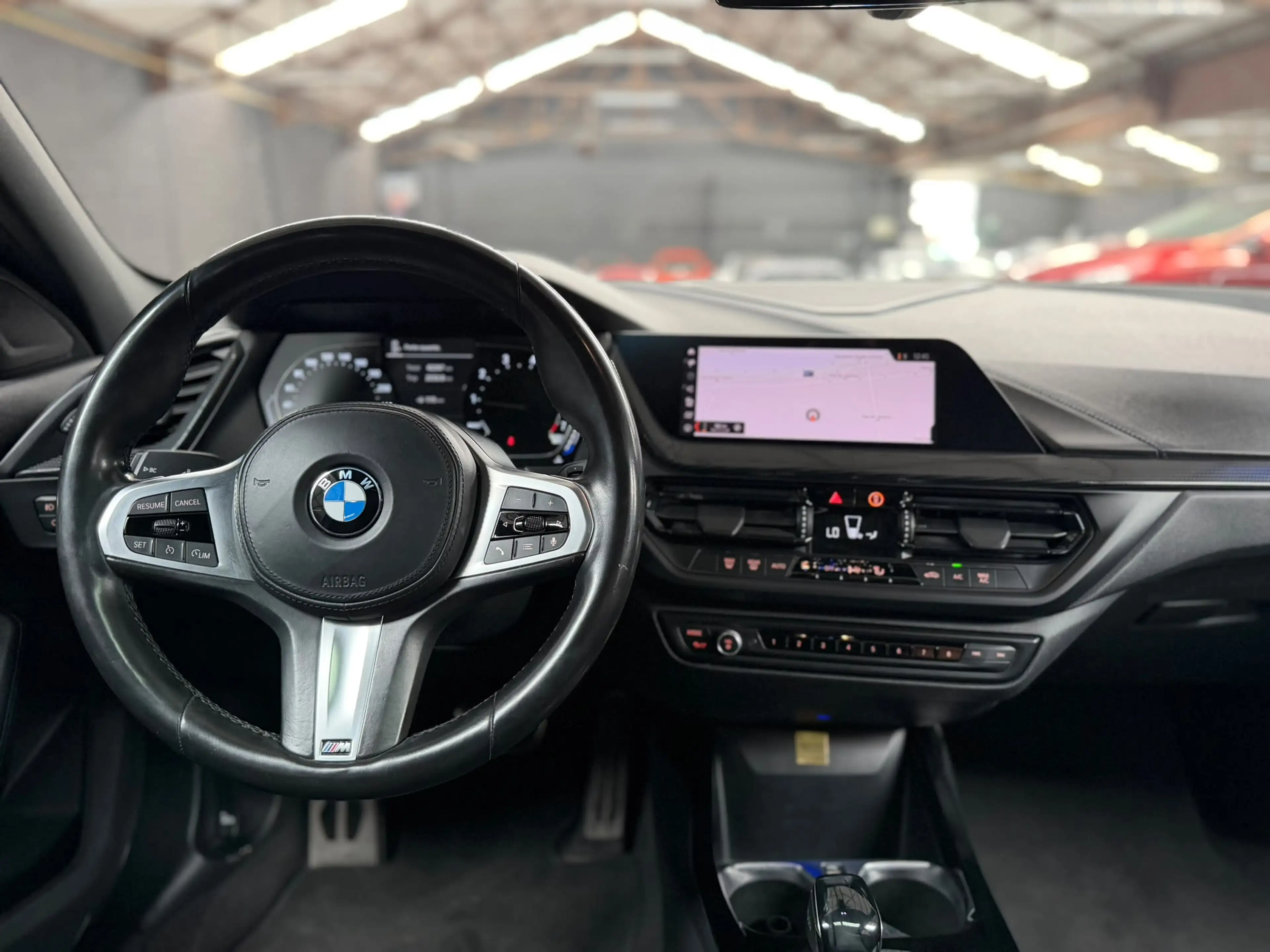 BMW 118 iA * PACK M * TOIT OUVRANT * CARPLAY * CAMERA * SIEGE SPORT * LED — photo 10