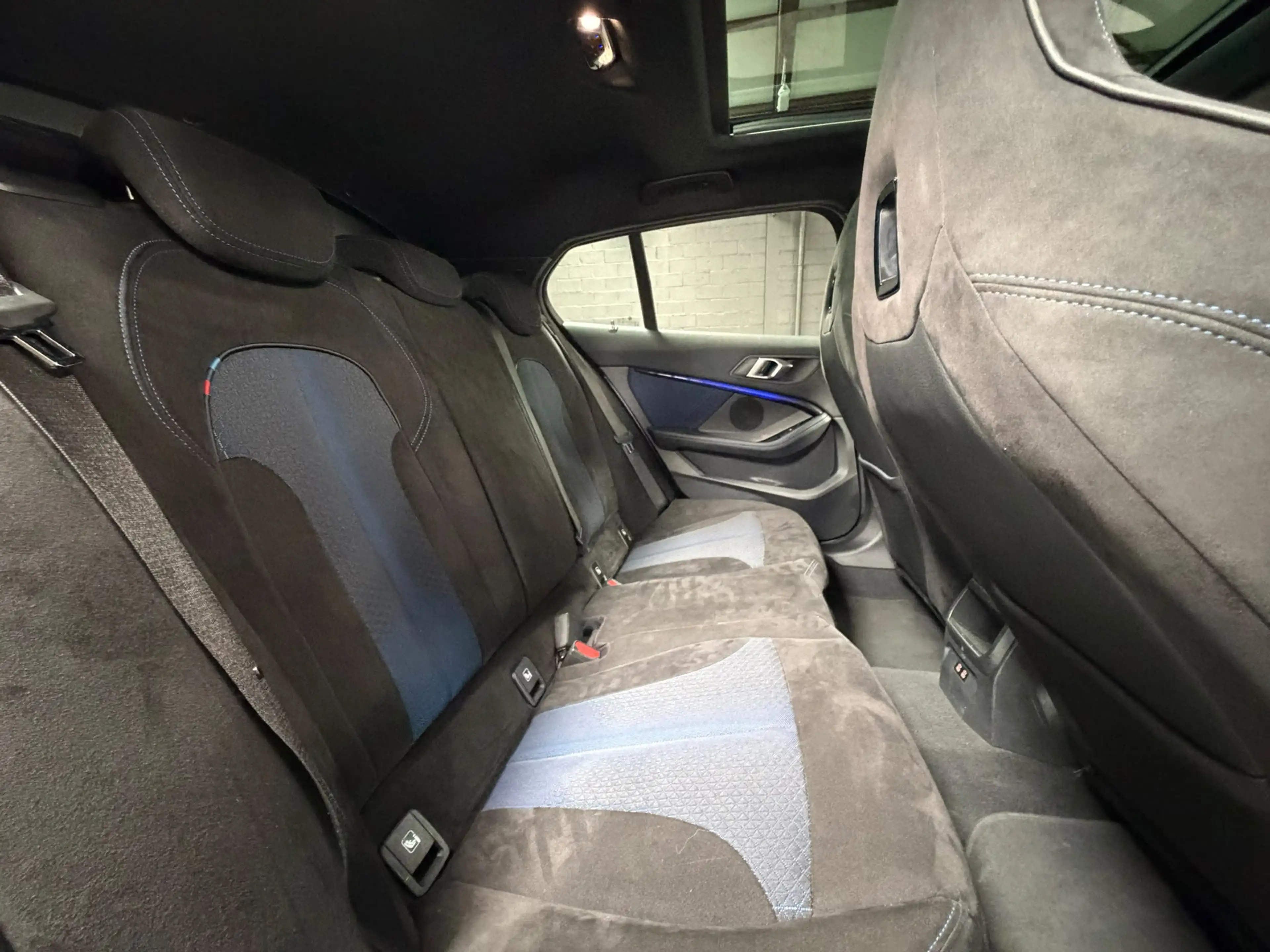 BMW 118 iA * PACK M * TOIT OUVRANT * CARPLAY * CAMERA * SIEGE SPORT * LED — photo 11