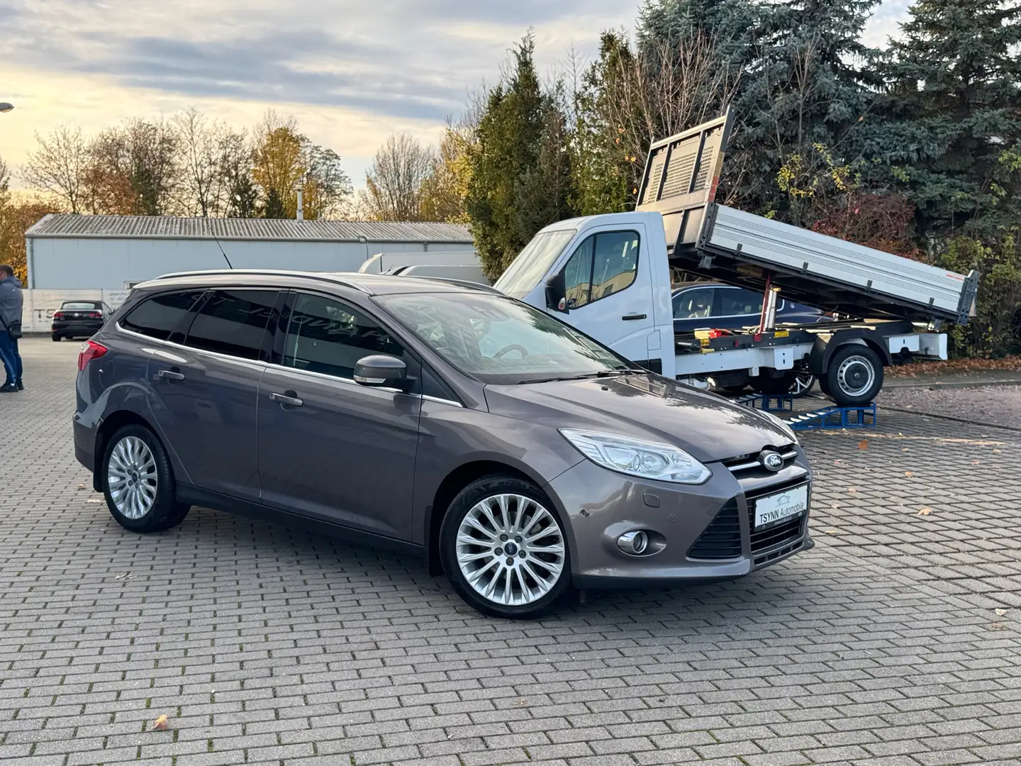 Ford Focus Focus Titanium 2.0 TDCi TOP Zustand Braun - 1