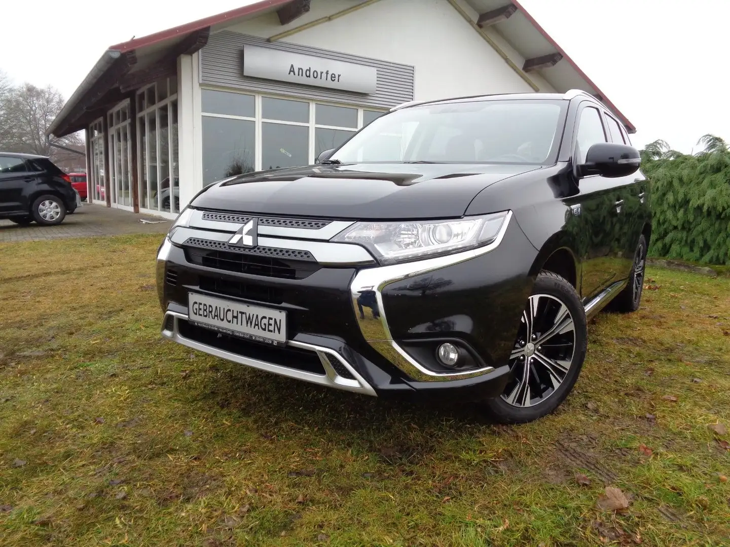 Mitsubishi Outlander PHEV Spirit 4WD Standheizung AHK abneh Schwarz - 1