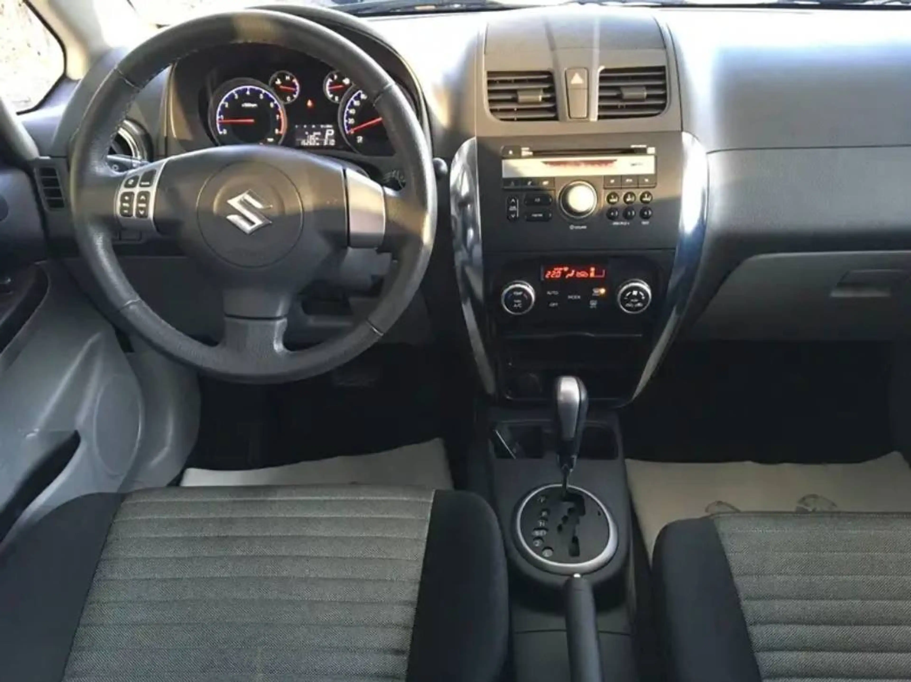 Suzuki SX4 SX4 1.6 VVT 4x2 City — photo 12