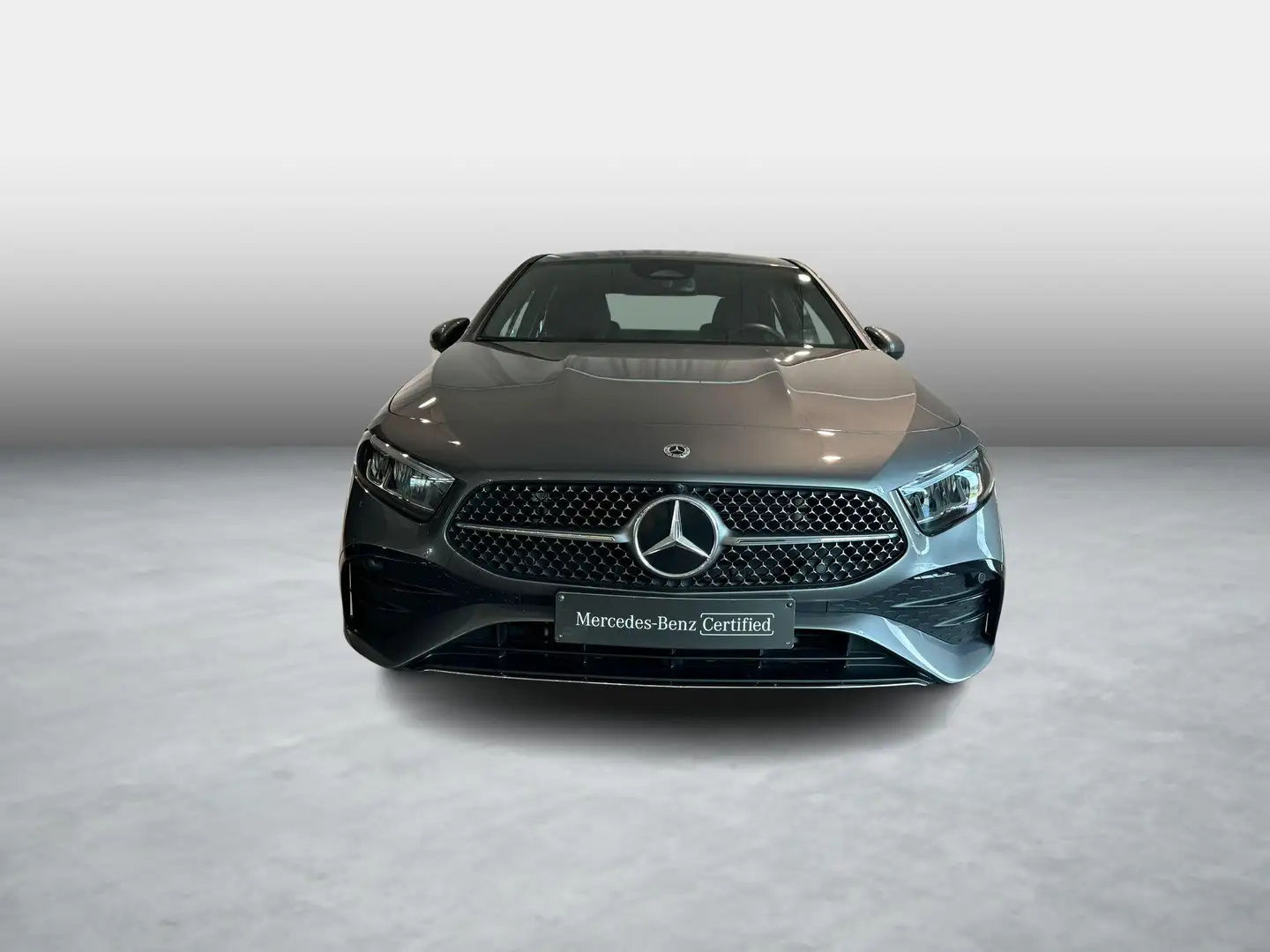 Mercedes-Benz A 180 SEDAN AMG LINE + LED + SENSOREN + CAMERA + STUURVE Grijs - 2