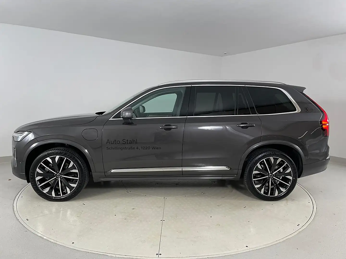 Volvo XC90 T8 AWD PHEV 18,8kWh Plus Bright | Stahl Wien 22 Grau - 2