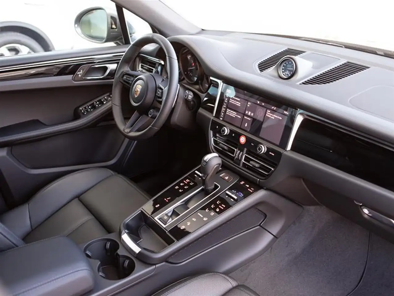 Porsche Macan снимка Porsche Macan