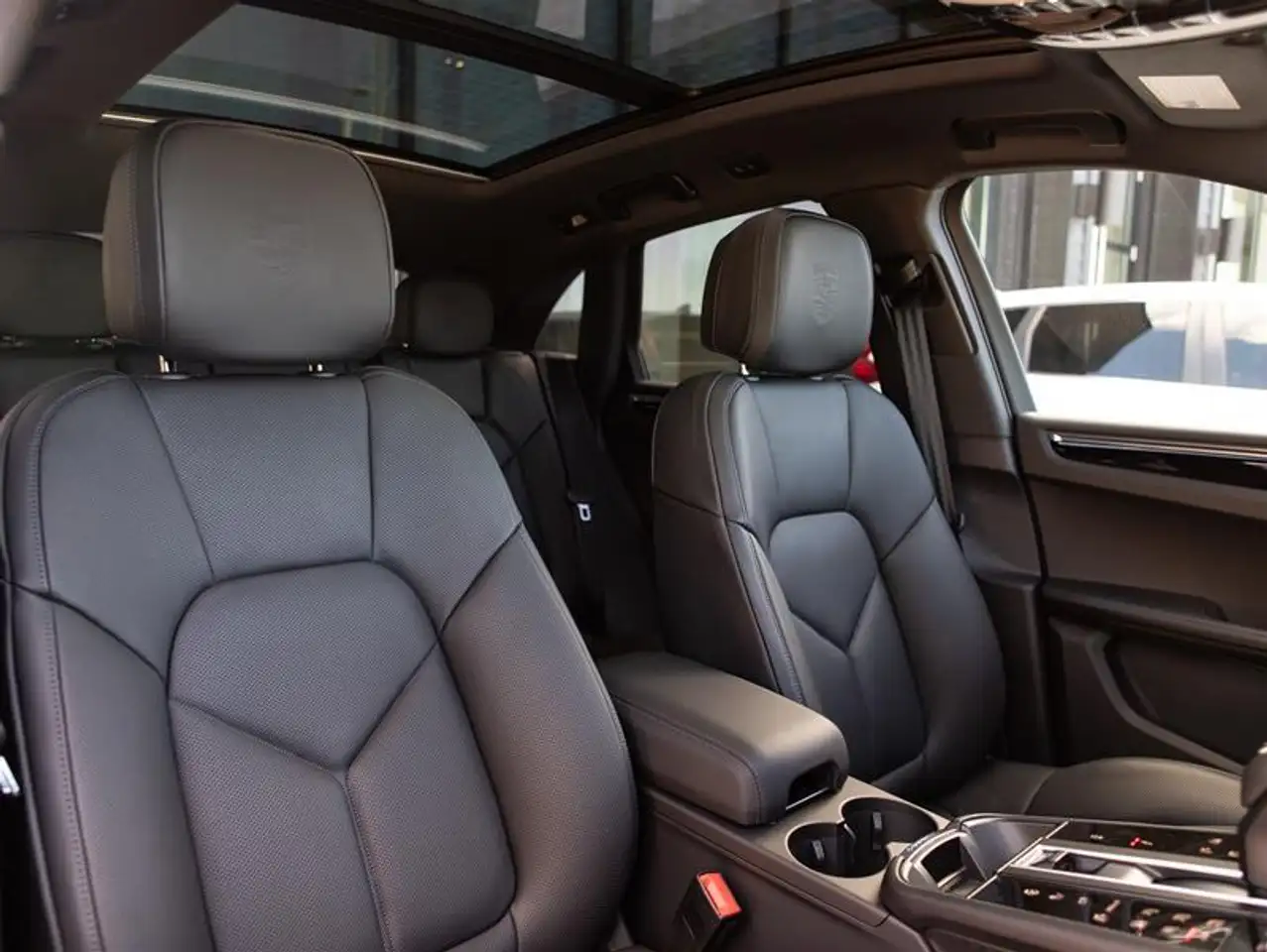 Porsche Macan снимка Porsche Macan