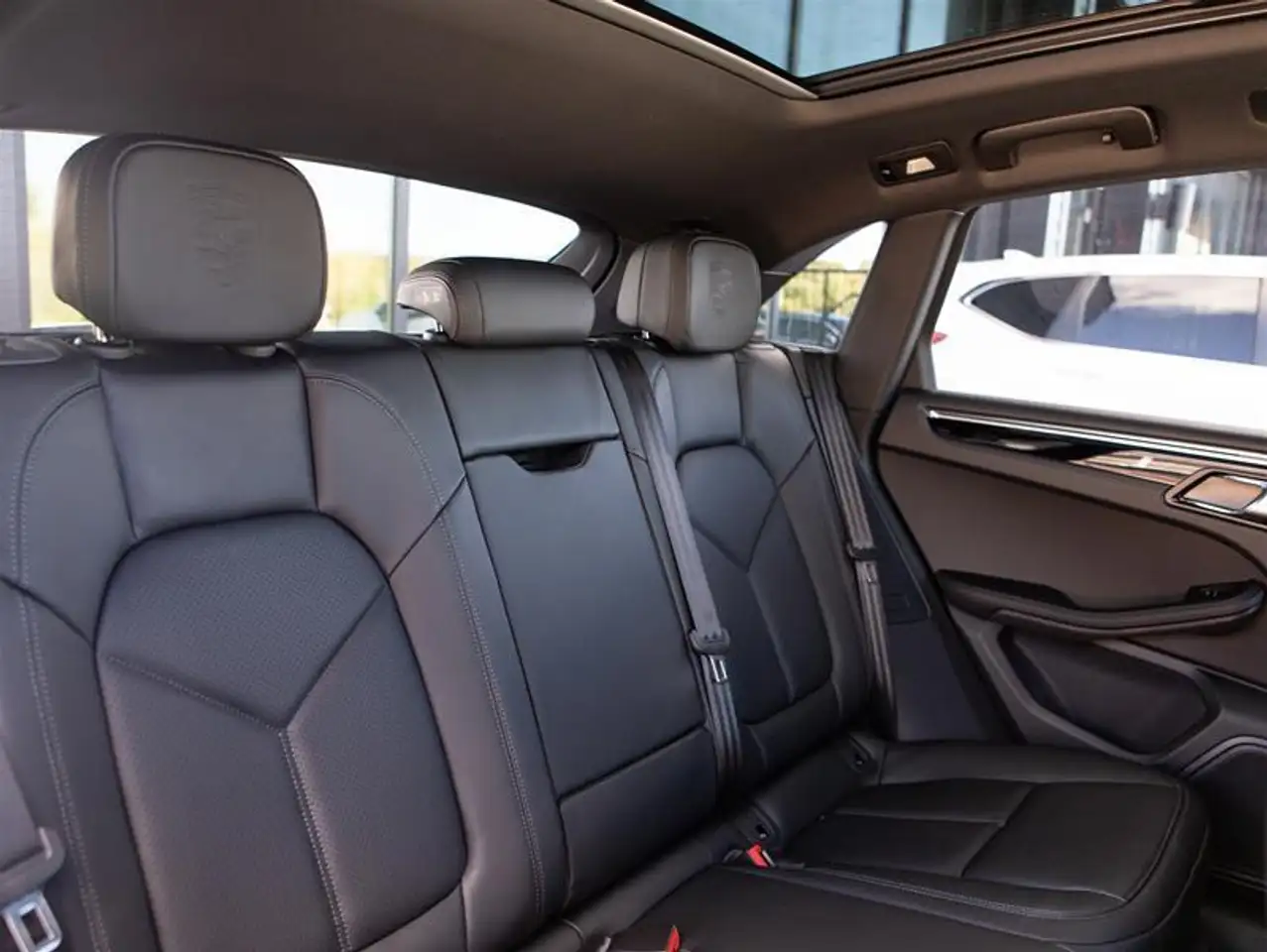 Porsche Macan снимка Porsche Macan