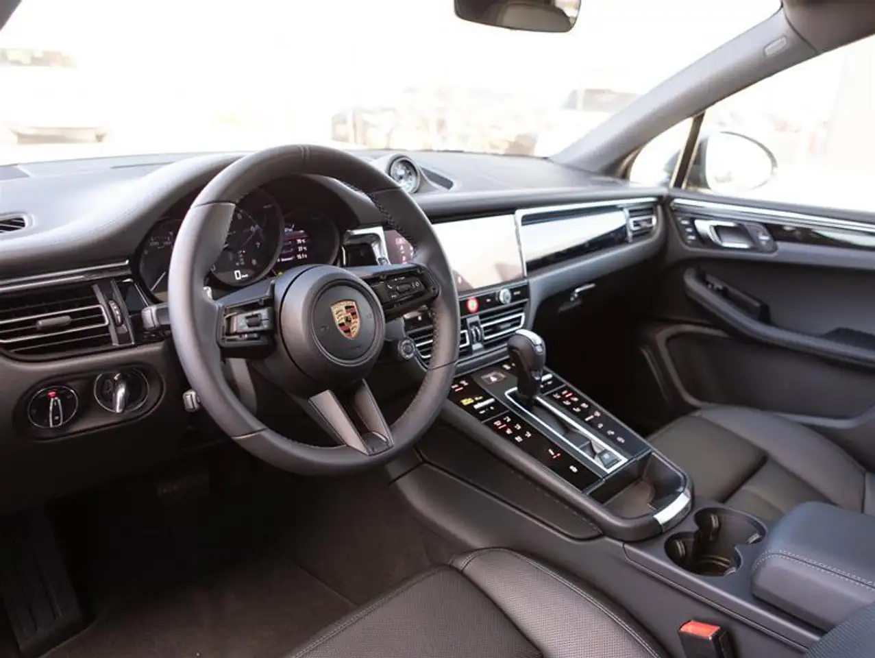 Porsche Macan снимка Porsche Macan