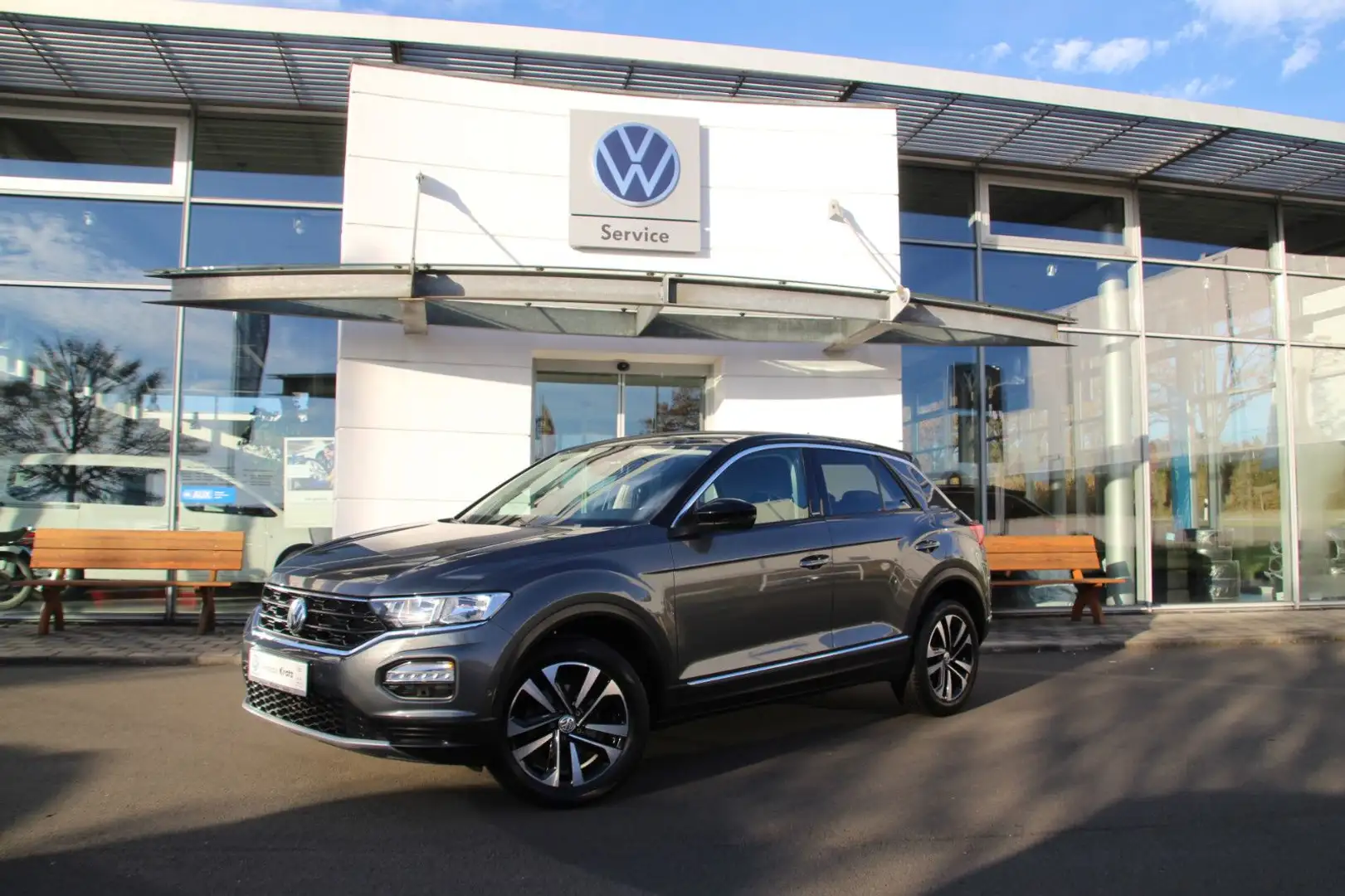 Volkswagen T-Roc IQ.DRIVE 1.5 TSI AHK+Navi+ACC+elHeck+App Grau - 1