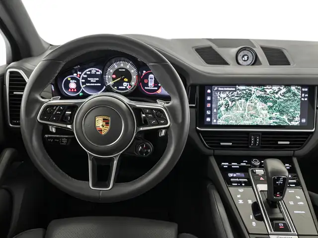 Porsche Cayenne view 11