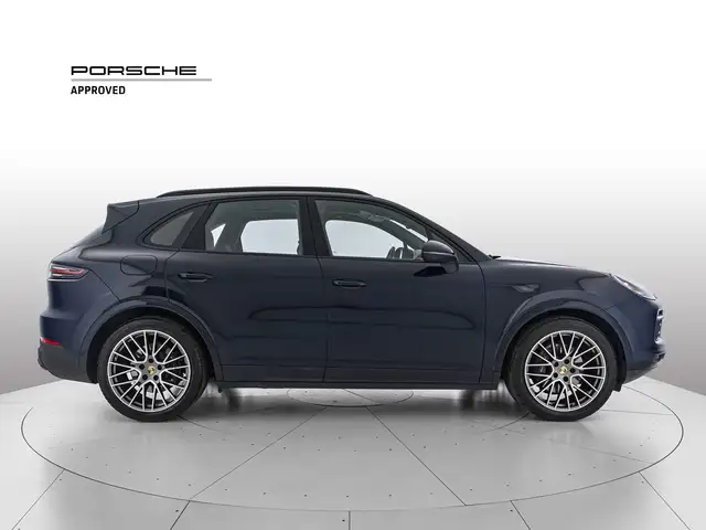 Porsche Cayenne view 6