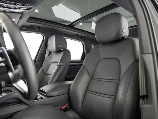 Porsche Cayenne view 12
