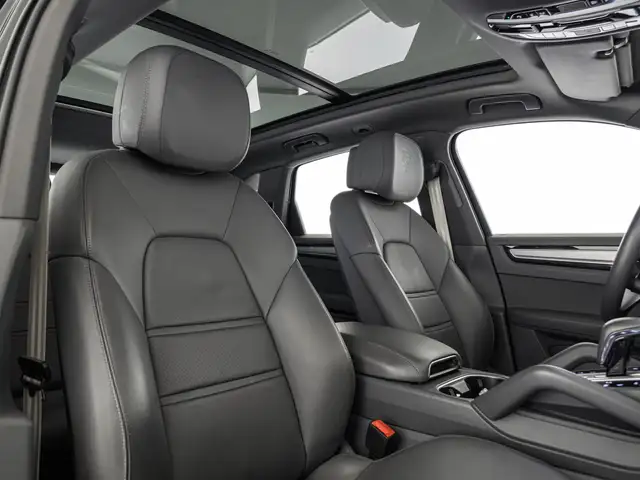 Porsche Cayenne view 13
