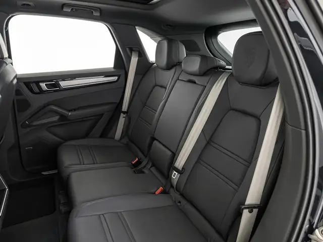 Porsche Cayenne view 14