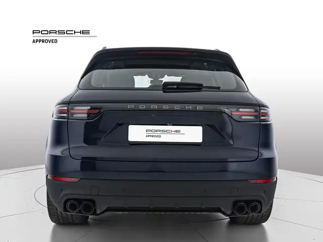 Porsche Cayenne view 4