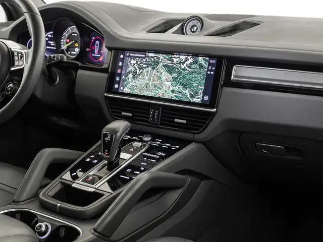 Porsche Cayenne view 15