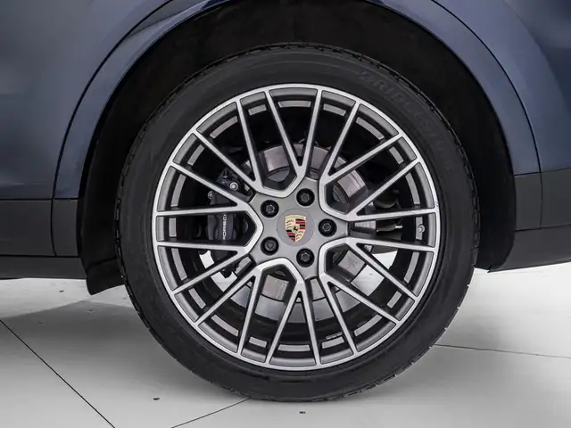 Porsche Cayenne view 9