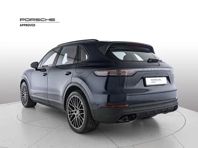 Porsche Cayenne view 3