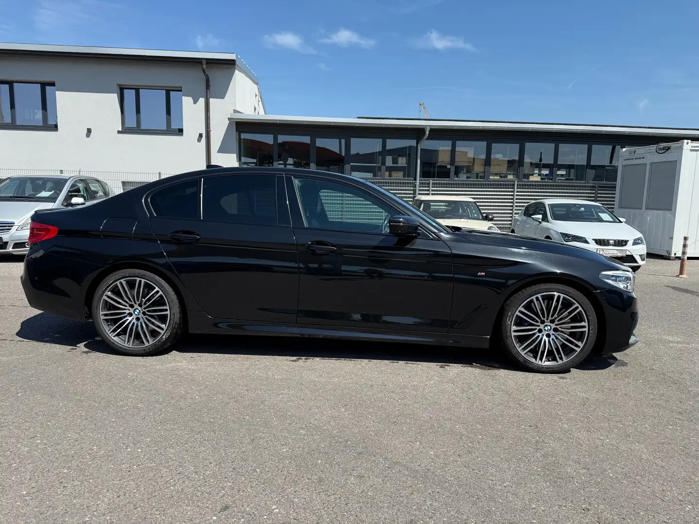 BMW 540 540i Aut. Luxury Line Schwarz - 2