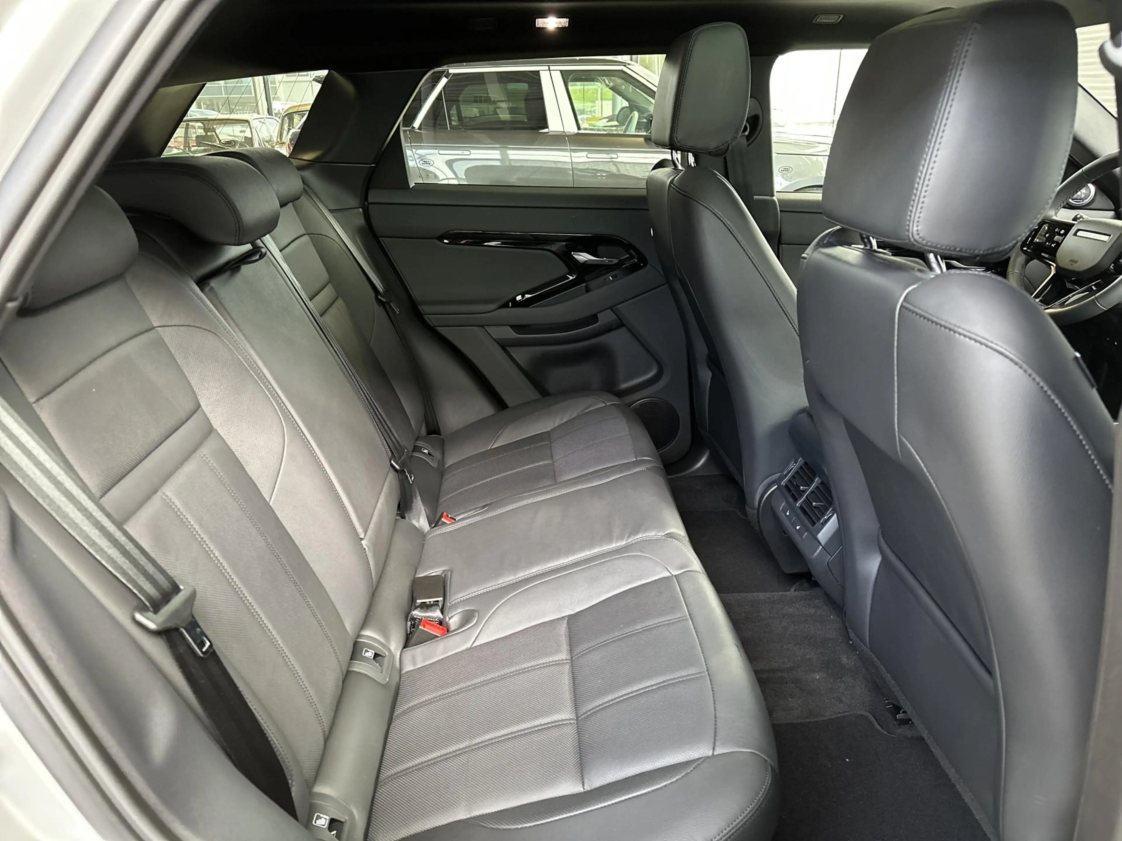 Land Rover Range Rover Evoque P270e Dynamic SE | Panoramadak | Cold Climate Pack — photo 5
