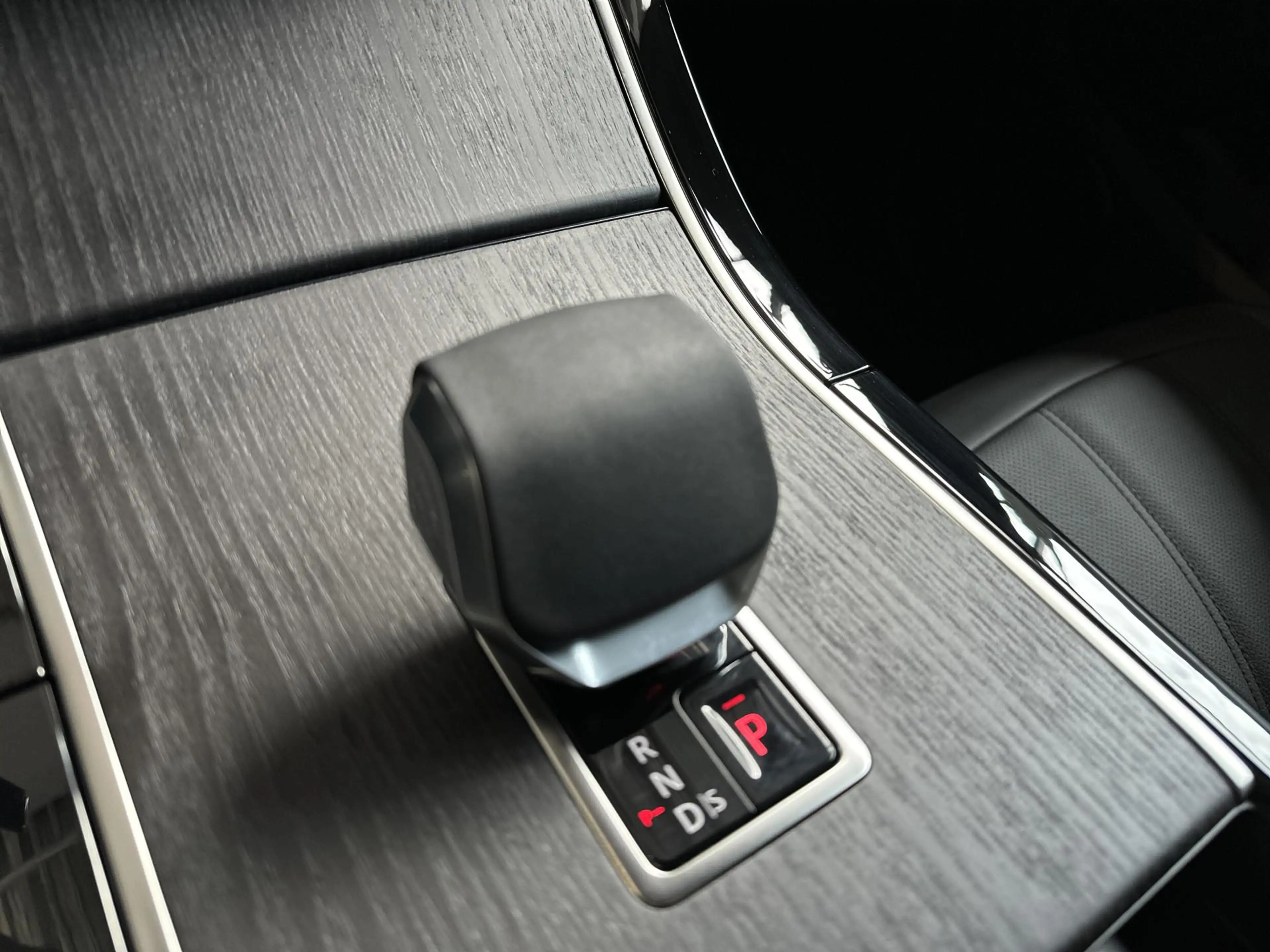 Land Rover Range Rover Evoque P270e Dynamic SE | Panoramadak | Cold Climate Pack — photo 16