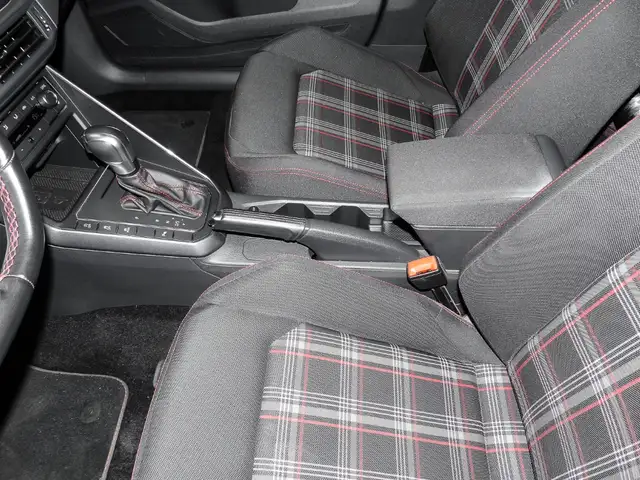 Volkswagen Polo view 9