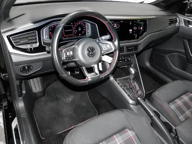 Volkswagen Polo view 5