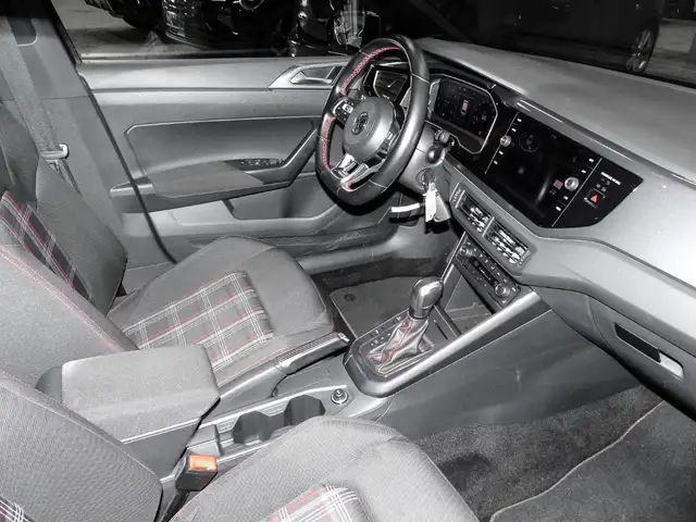 Volkswagen Polo view 4