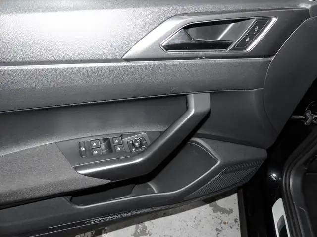 Volkswagen Polo view 12