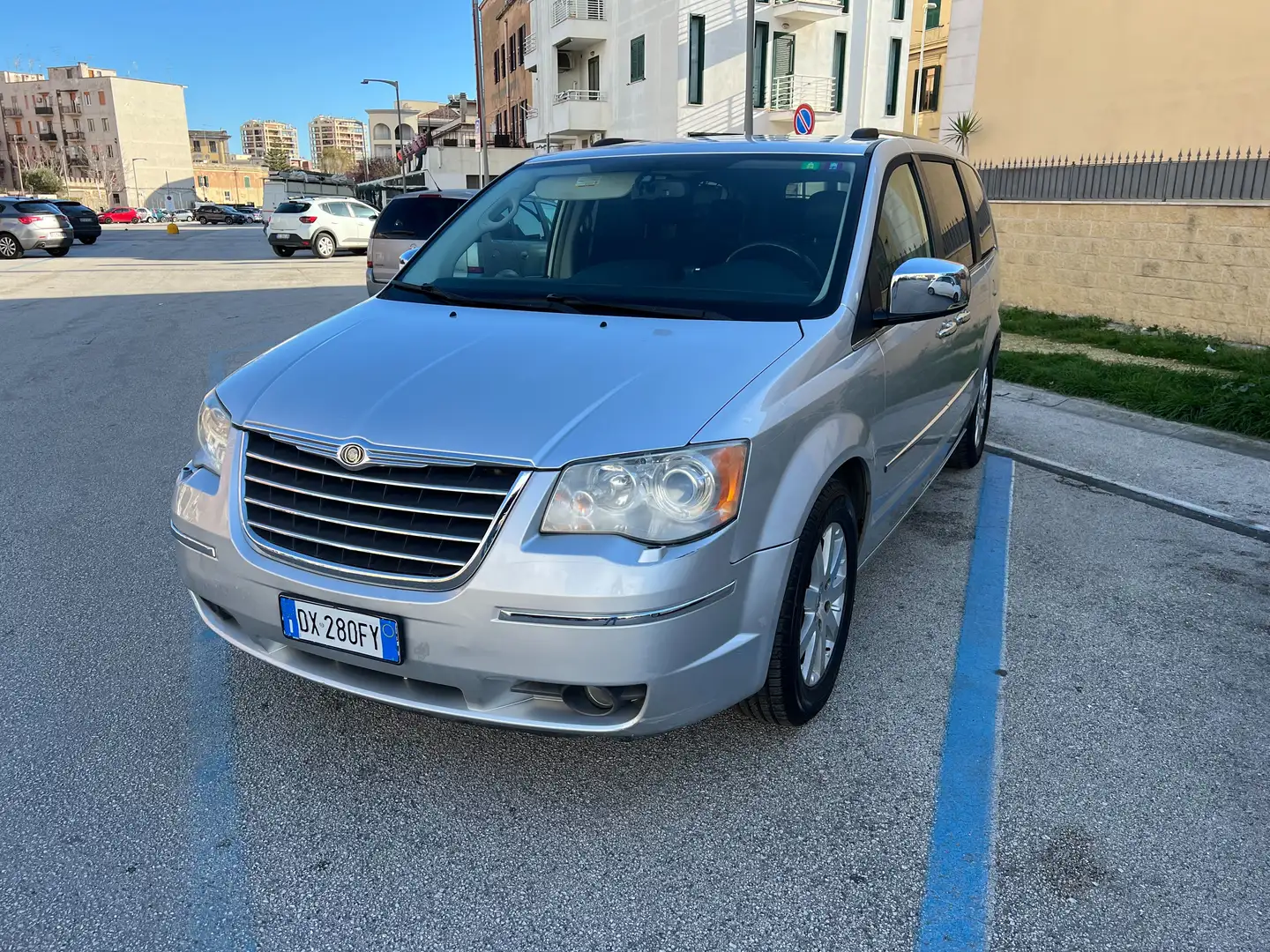 Chrysler Grand Voyager Grand Voyager V 2008 2.8 crd Limited auto dpf Gümüş rengi - 1