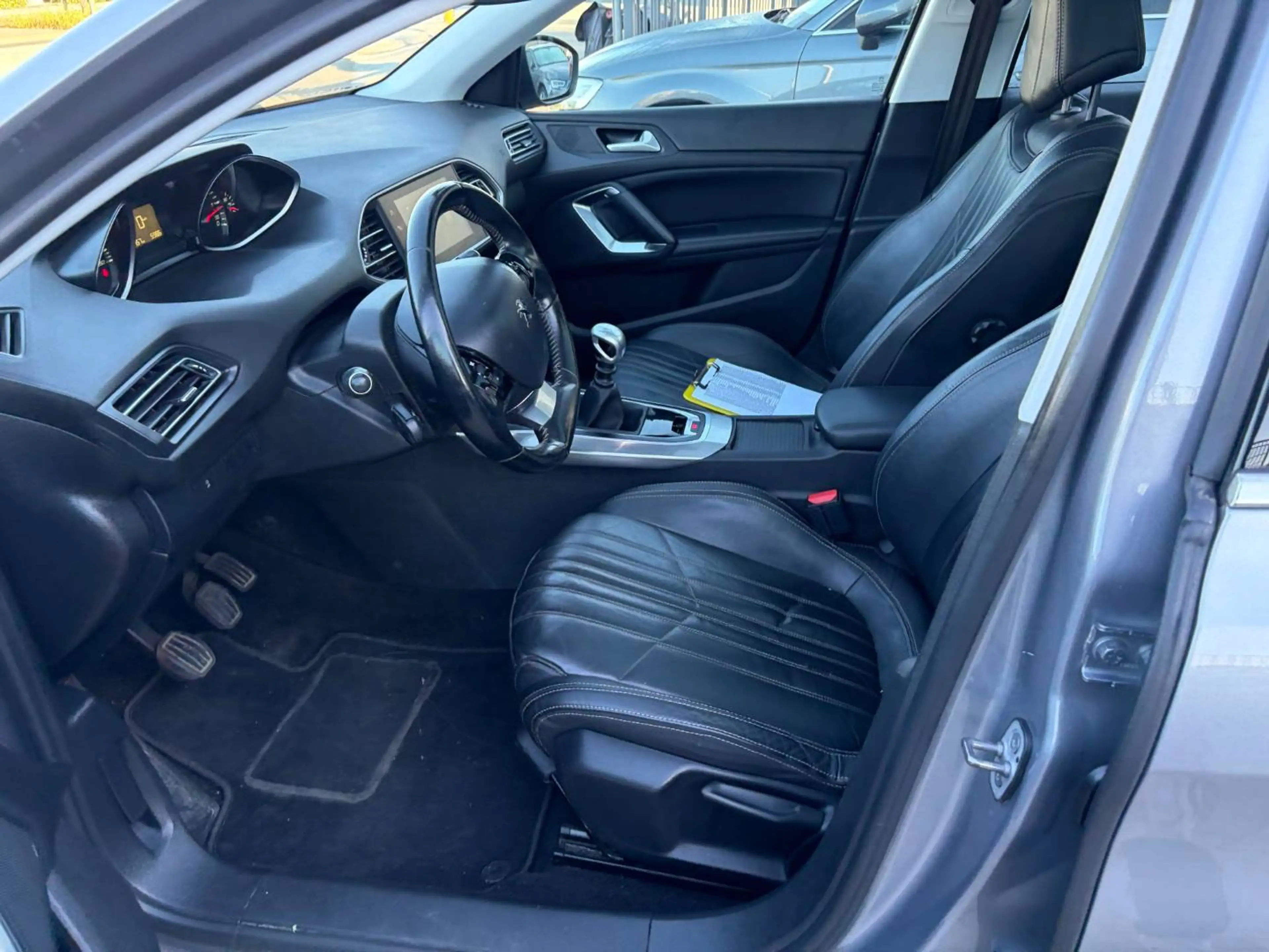 Peugeot 308 308 SW 1.5 BlueHDi Allure (EU6.2) — photo 12